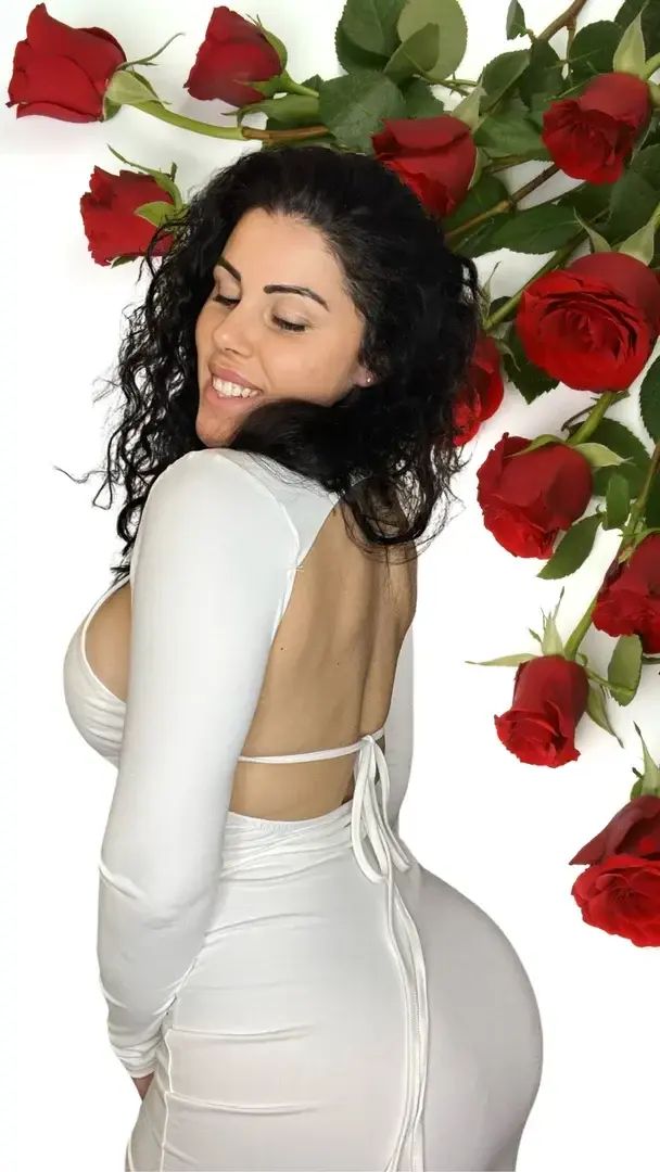 petite photo de bonne soirée bon dimanche et à lundi les amis.J'ai fait des vidéos en lingerie et pour les plus sage une vidéo twerk ;)à lundi bisous bisousmerci d'être la ça m'avais mùmanqué de parler avec vous ;)merci à tous love :)