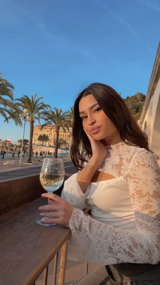 je suis extravertie et j'en fais pas une honte 😊(mon abo est gratuit, aucun code nécessaire 💋)