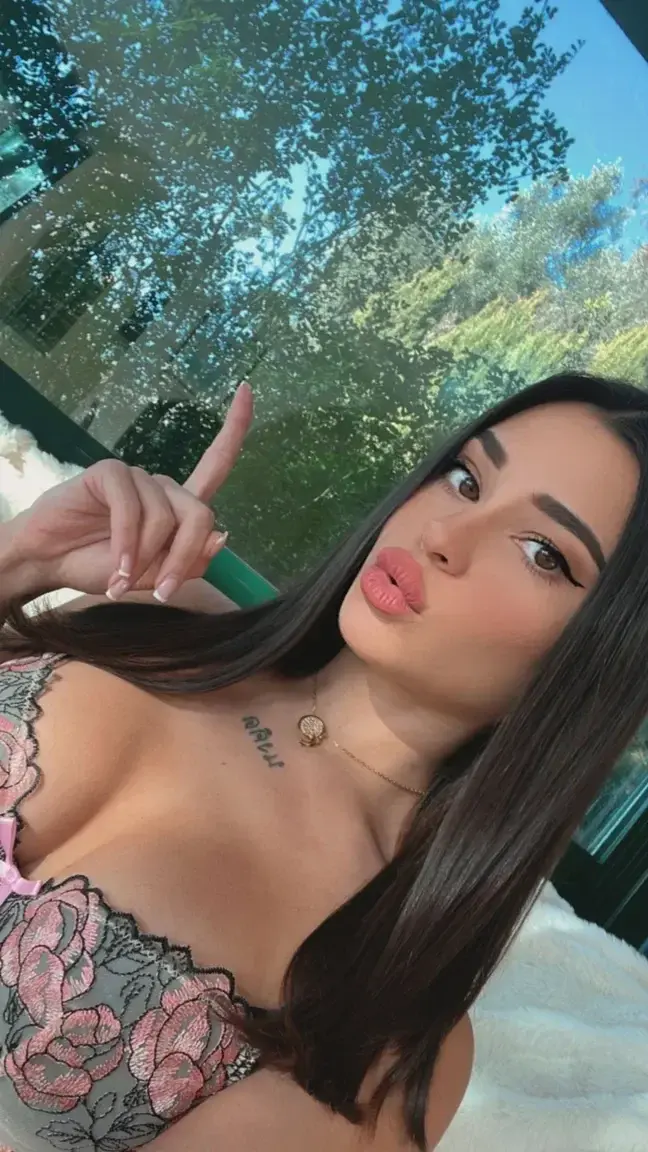 je suis entière et c'est pas près de changer 🤪(mon abo est gratuit, aucun code nécessaire 💋)