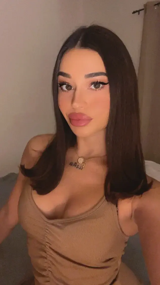 je suis moi même et ça me suffit amplement 🤪(mon abo est gratuit, aucun code nécessaire 💋)