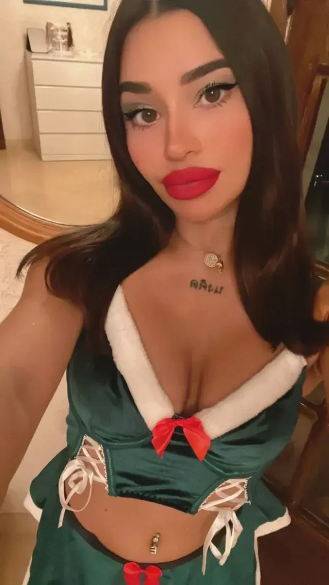 je suis exactement le genre de meuf qu'on adore détester 😝(mon abo est gratuit, aucun code nécessaire 💋)
