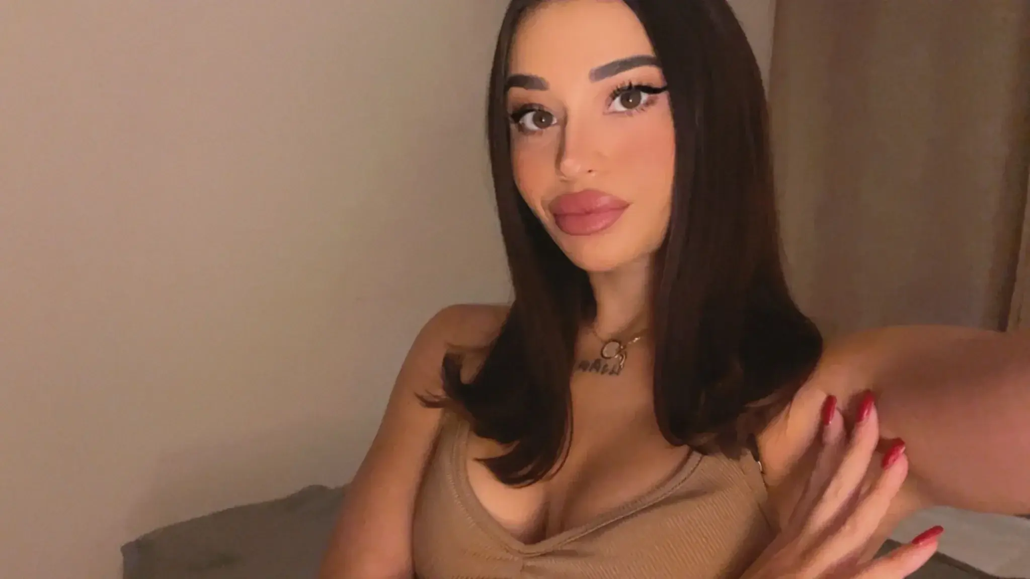 quand je suis en mode soirée, personne ne résiste bien longtemps 😏Abonnement gratuit sans code ❣️