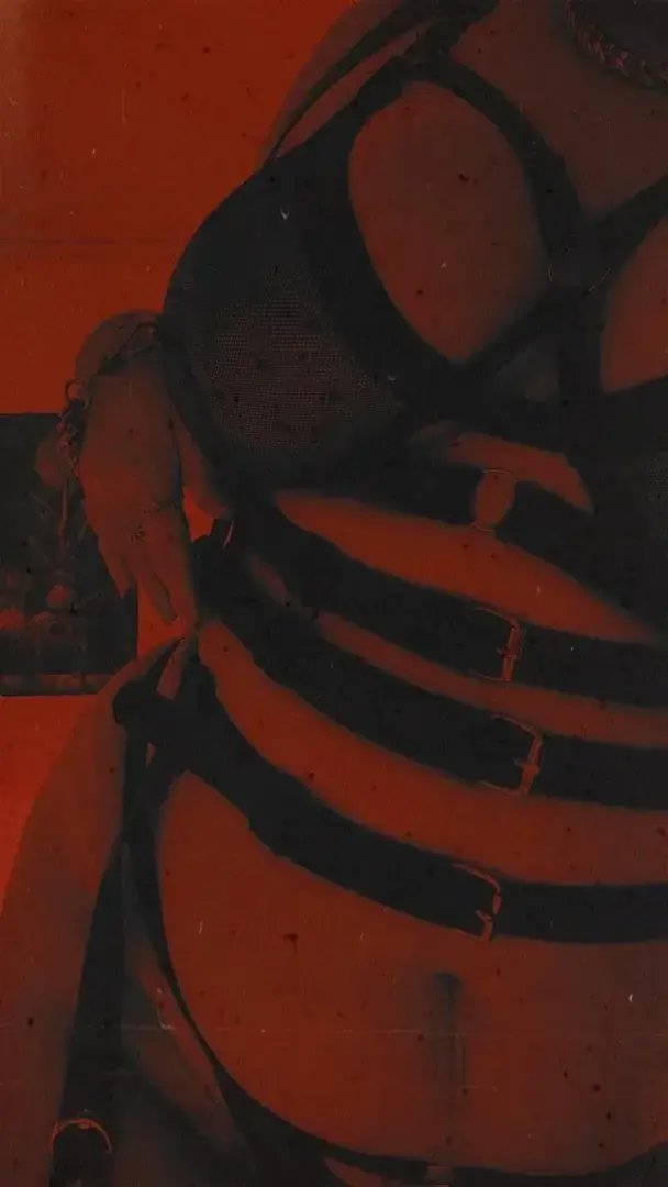 Leak & nude 3 — miroir_rouge