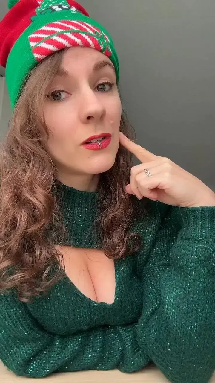 Leak public de Lady_nirvana — « 💚 ABO à GRATUIT chez moi... j'ai envie de parler, tu viens ? 😌 » (nude) sur MYM