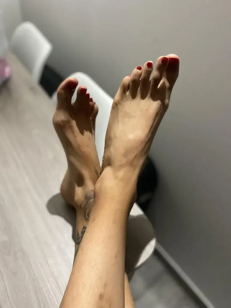 Photo de couverture de Lola-pieds13