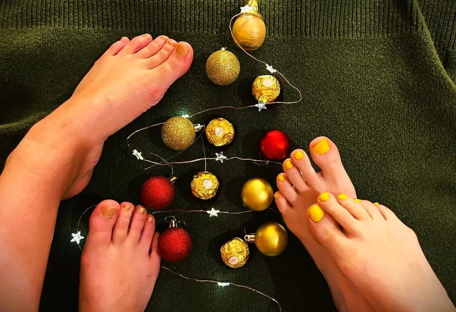 Marie and I are ready for Christmas !What kind of naughty things are you asking Santa ?#feet #feetpic #feetlover #fetichism #foot #sisters #sexual #naughty