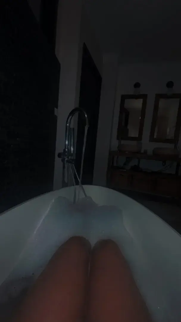 J’aime trop prendre un bon bain 🛀 tu veut voir la suite viens en privé 🤫😘