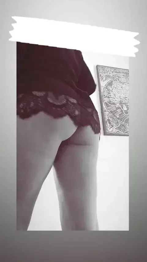 J'aime me balader nue sous mon kimono à la maison 🍑