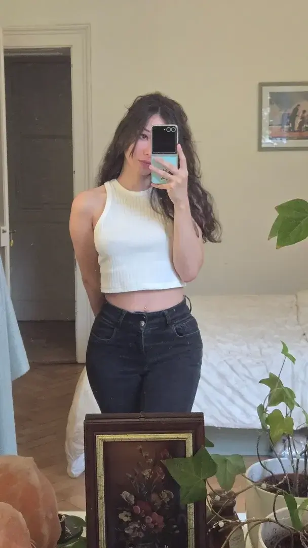 Des fois je suis habillée aussi. 🙄