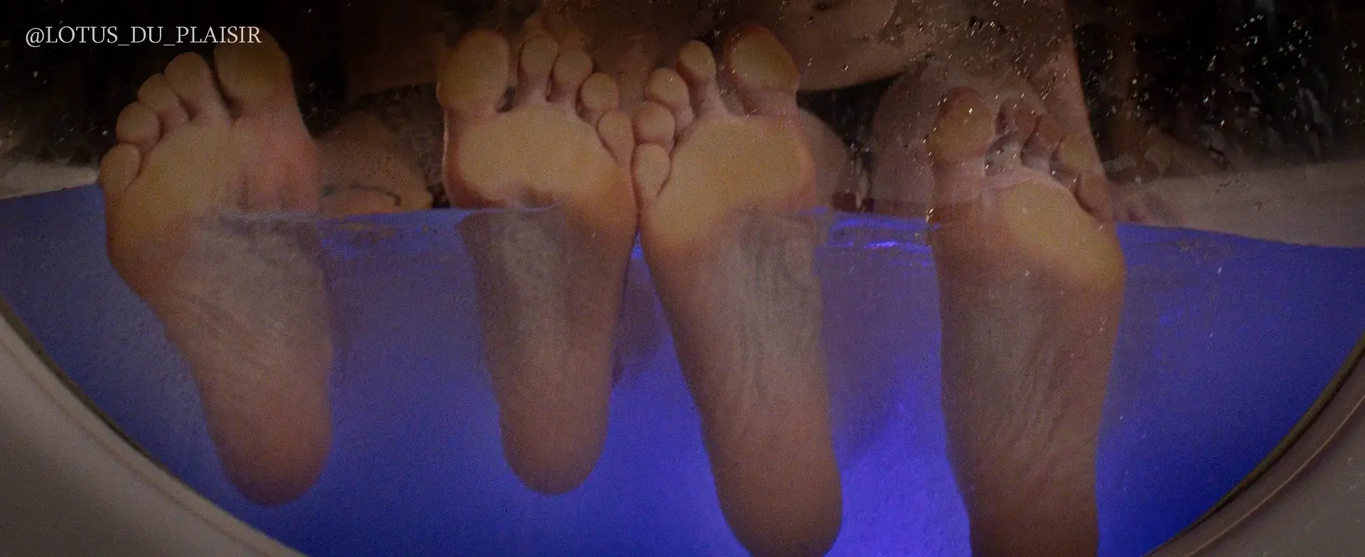 Leak & nude MYM — Lotus_du_plaisir_1 : « Profites de la vue sur nos pieds 💜 » (MYM)