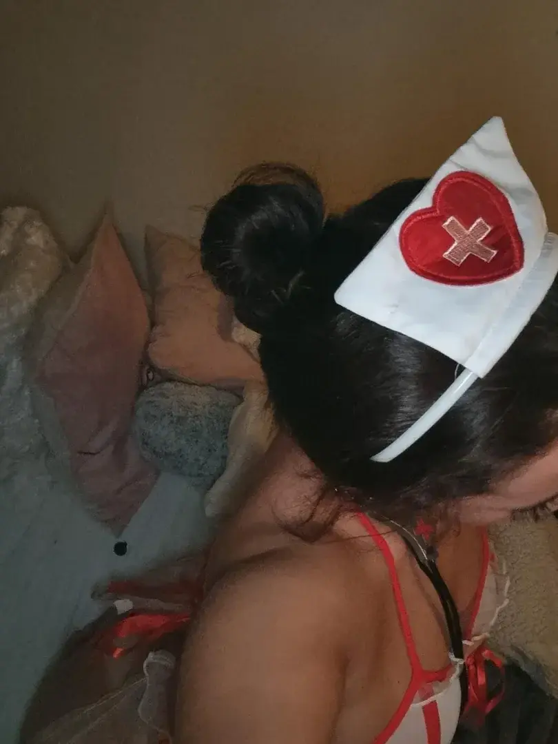 Tu t'es fait mal ? Je peux être ton infirmièreDe la nouveauté arrive bonne soirée mes petits chats ✨️
