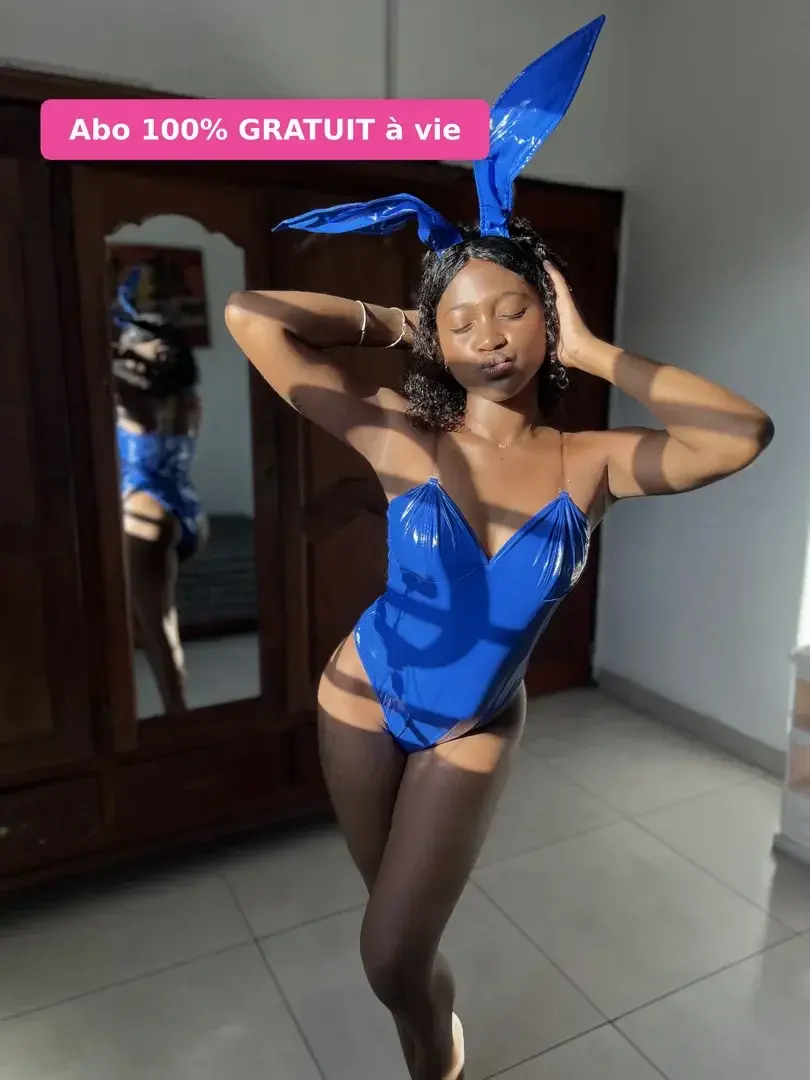 Leak & nude MYM — Chloe_usca : « Abo à 0€ j’ai envie de discuter avec toi ❤️ » (MYM)