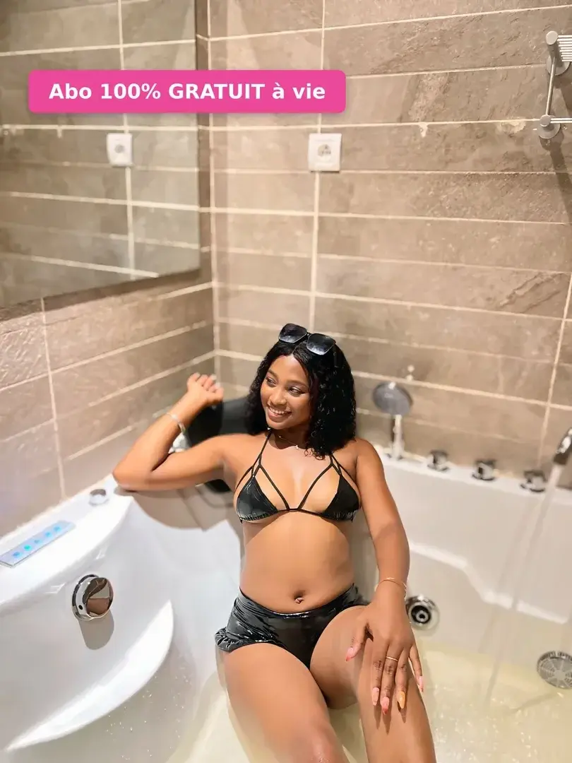 Leak & nude MYM — Chloe_usca : « 📍 À proximité » (MYM)