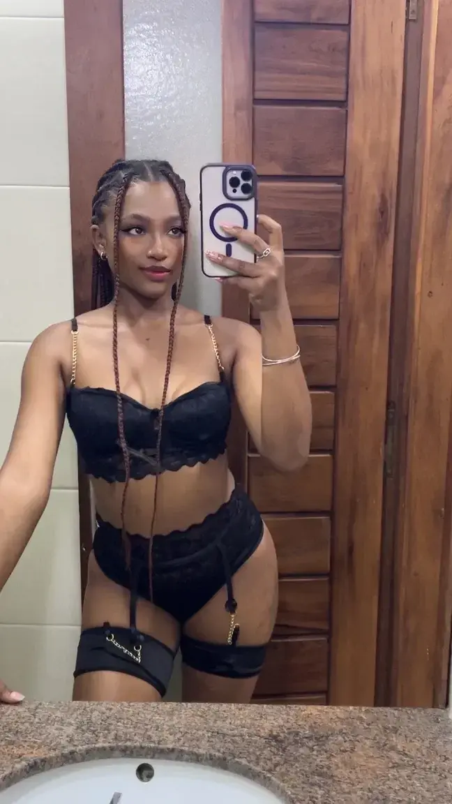 Leak & nude MYM — Chloe_usca : « Mon abonnement est GRATUIT 🥰 » (MYM)