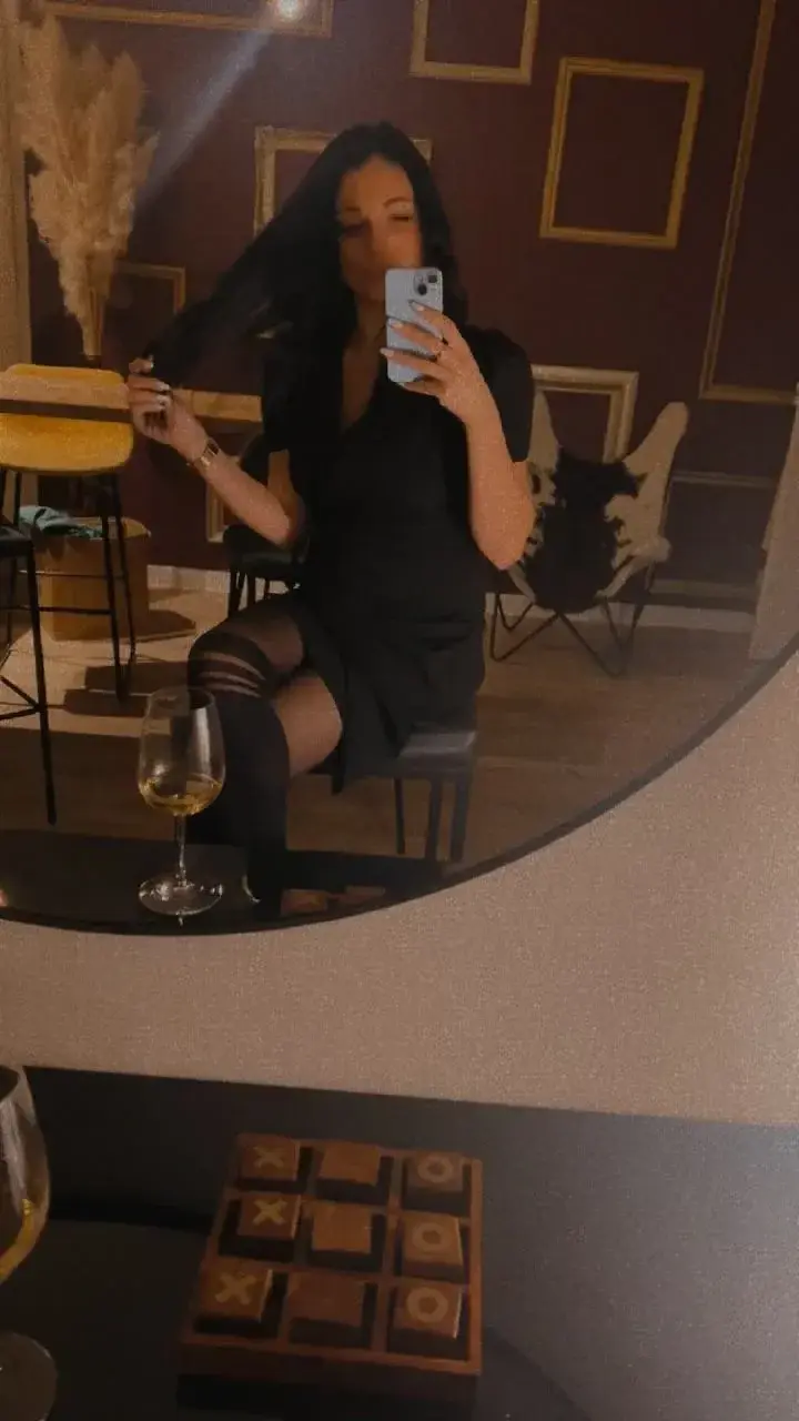 Leak public de Manonblt — « description de la photo » (nude) sur MYM