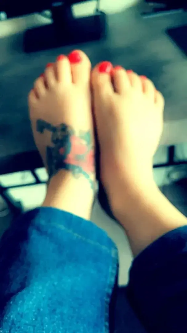 Leak & nude 8 — Feet_girls_photo
