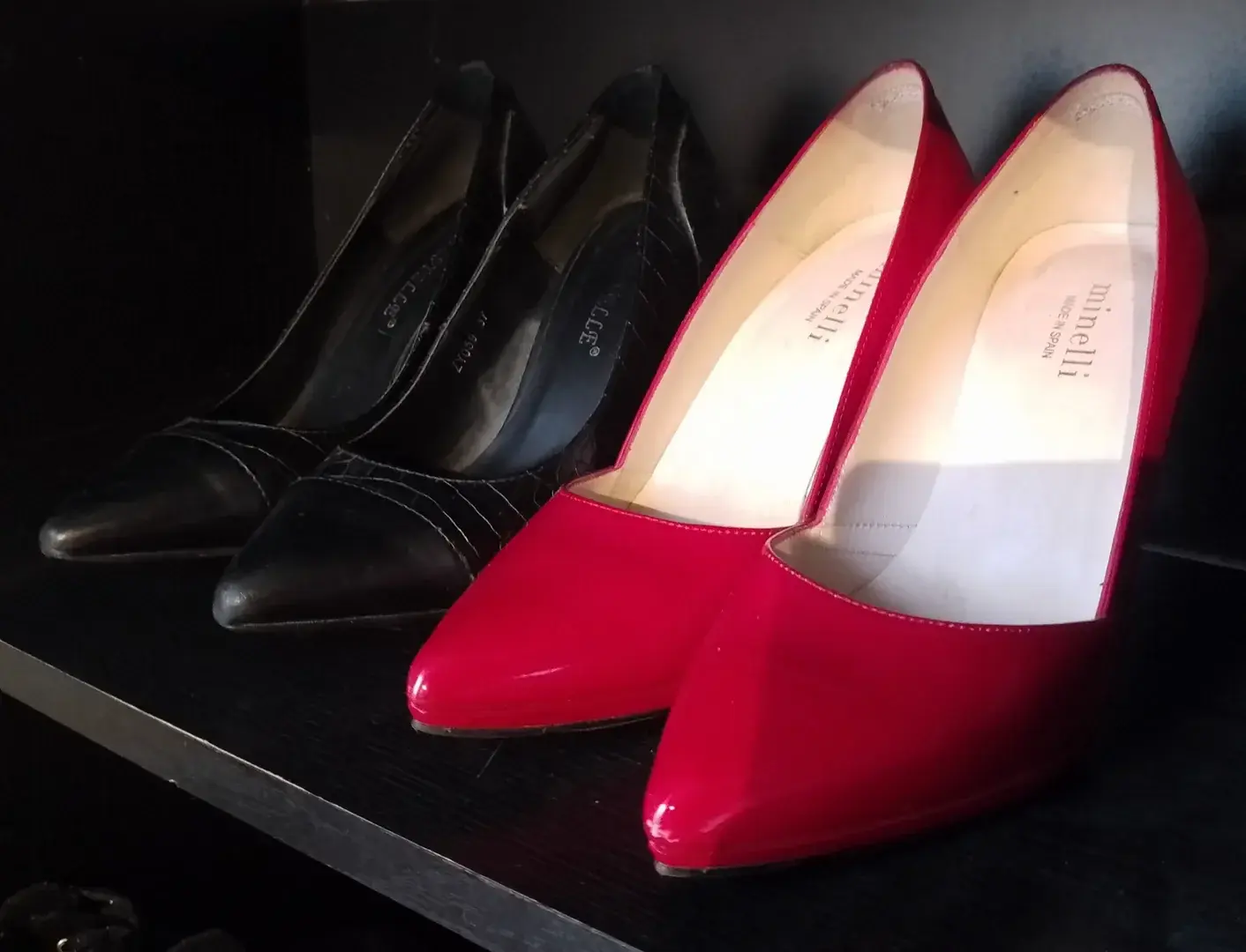 Les rouges ou les noires ?Si tu veux les voir portées abonne toi 💖Je ferai tout ce que tu veux avec...