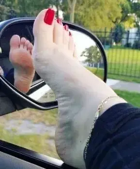 Leak & nude 6 — Pieds1_