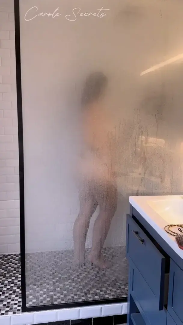 Leak & nude 2 — Carolesecrets