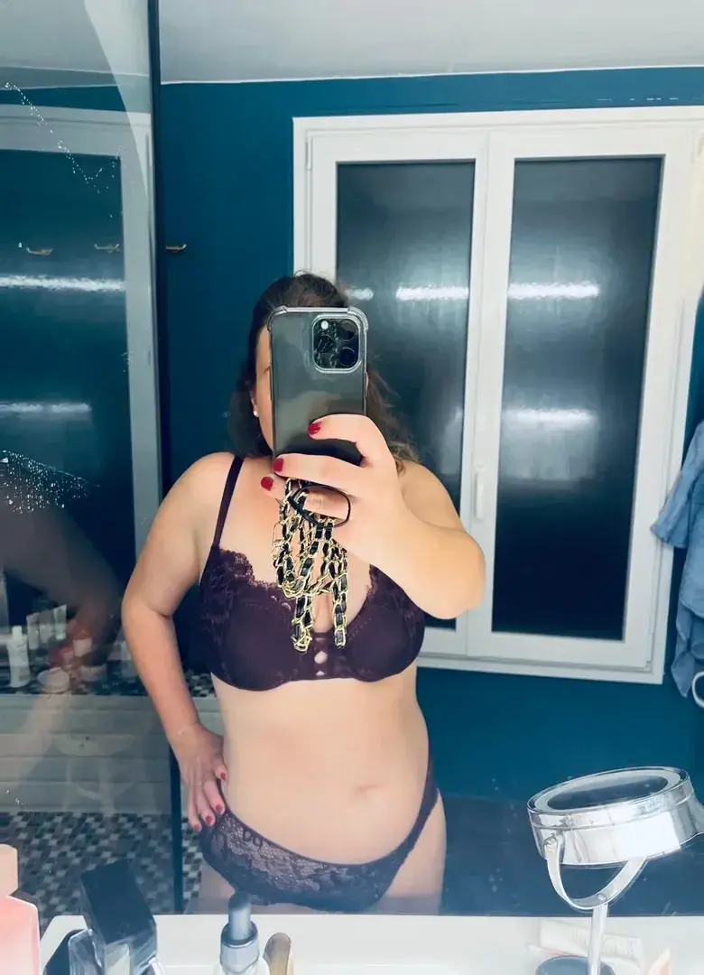 Leak & nude 3 — Carolesecrets