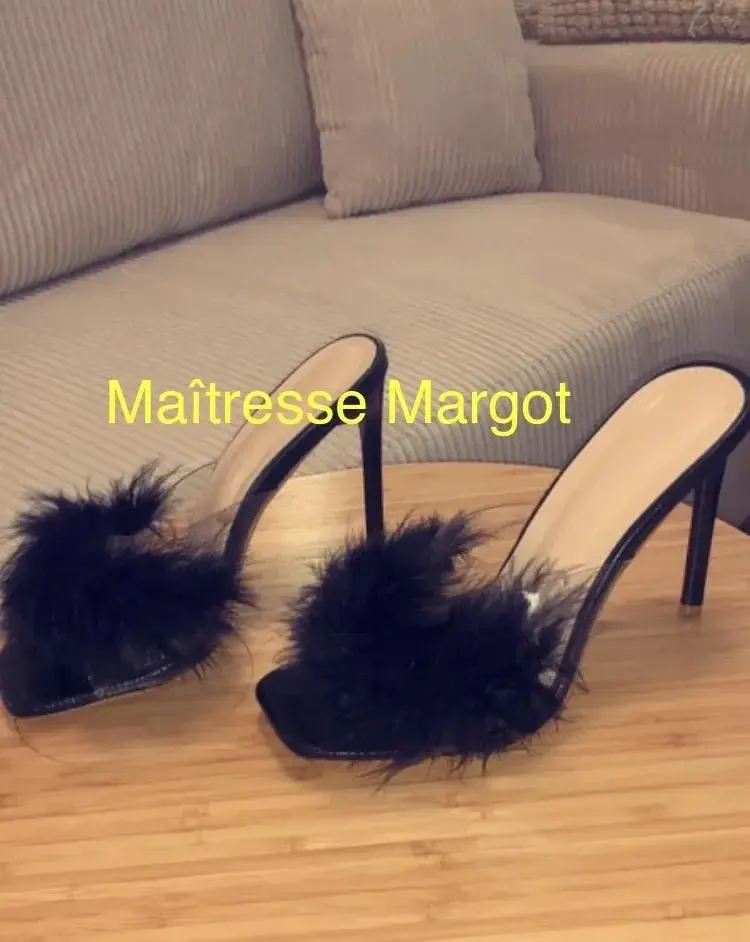 Leak & nude MYM — Feetgirl54000 : « Petite vidéo sensuelle avec mes mules ? 🔥Je suis là, moi c’est maîtresse Margot 🙍‍♀️🥵 » (MYM)