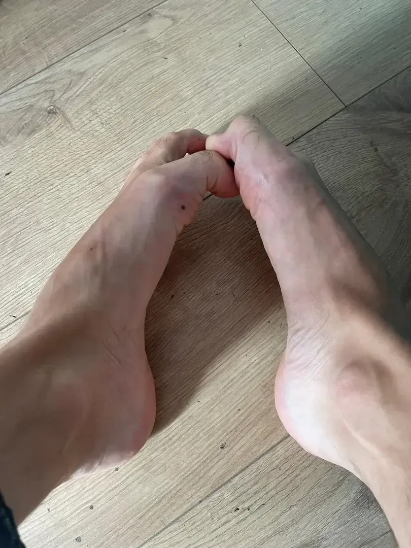 Leak & nude 2 — Pieds-dhomo-erectus