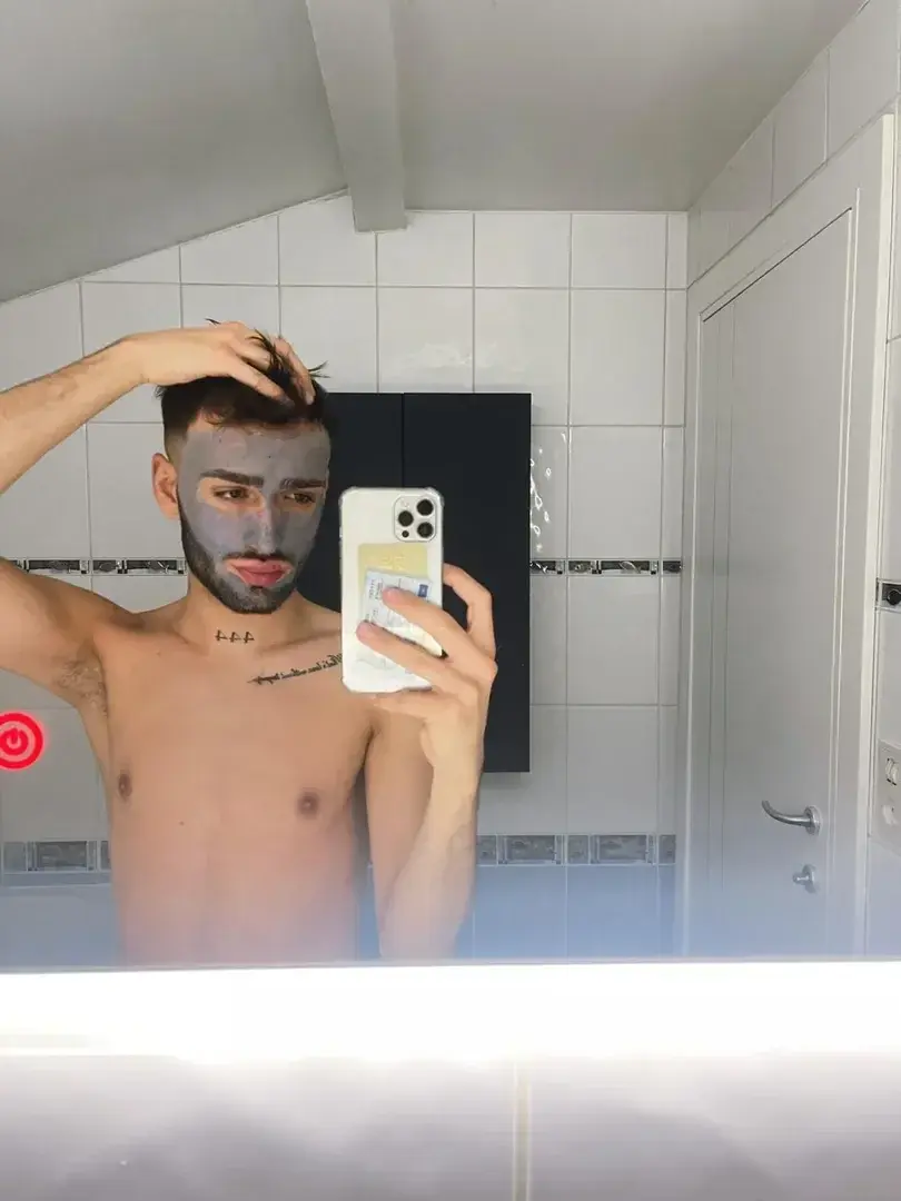Leak & nude 1 — Lewonski