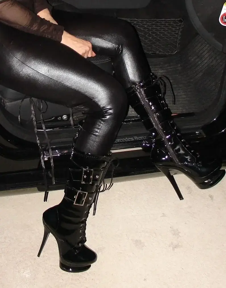Leak & nude MYM — Cocosexy24 : « talons.... » (MYM)