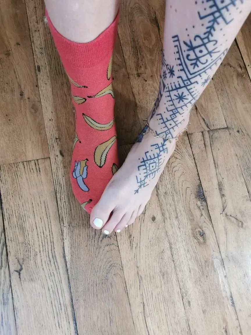 Girly o funny sock ?