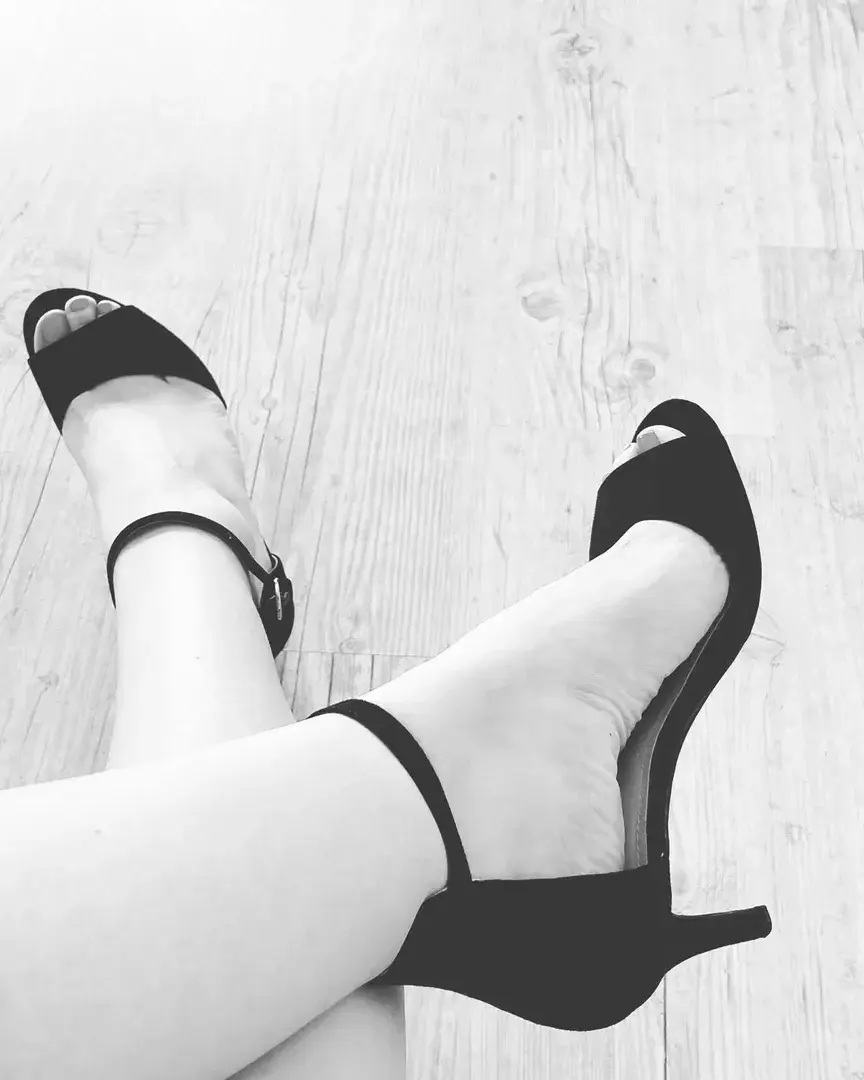Leak & nude 1 — Glamvelvet