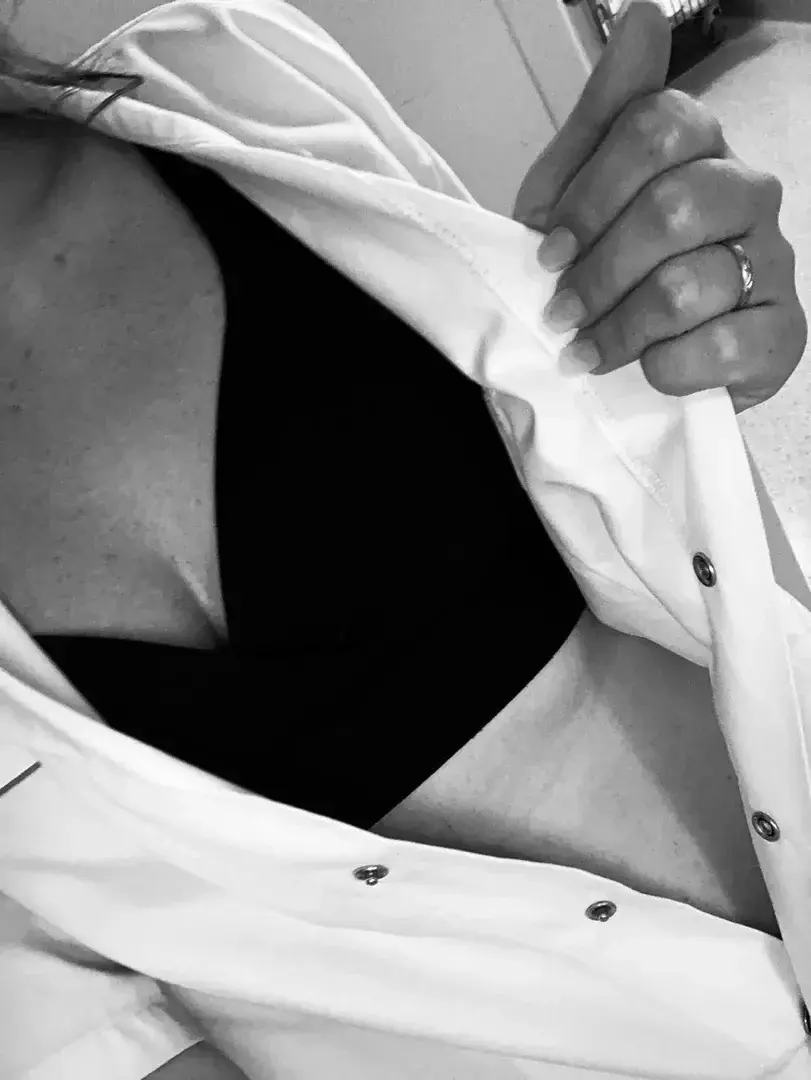 Quelle journée de travail….🫦🍷