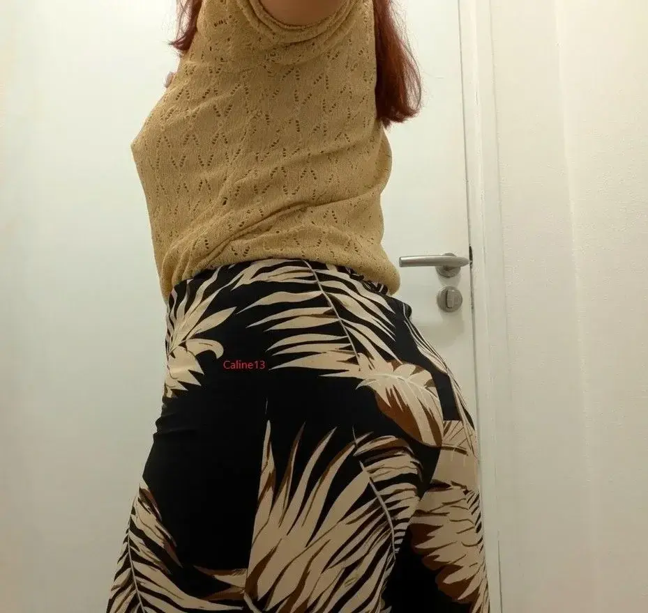 Leak & nude MYM — Caline13 : « Sur l'autre profil cela donne çà mon fessier, tu veux voir mes seins avec mes tétons qui pointent, no souci rejoins moi en prenant mon abonnement... » (MYM)
