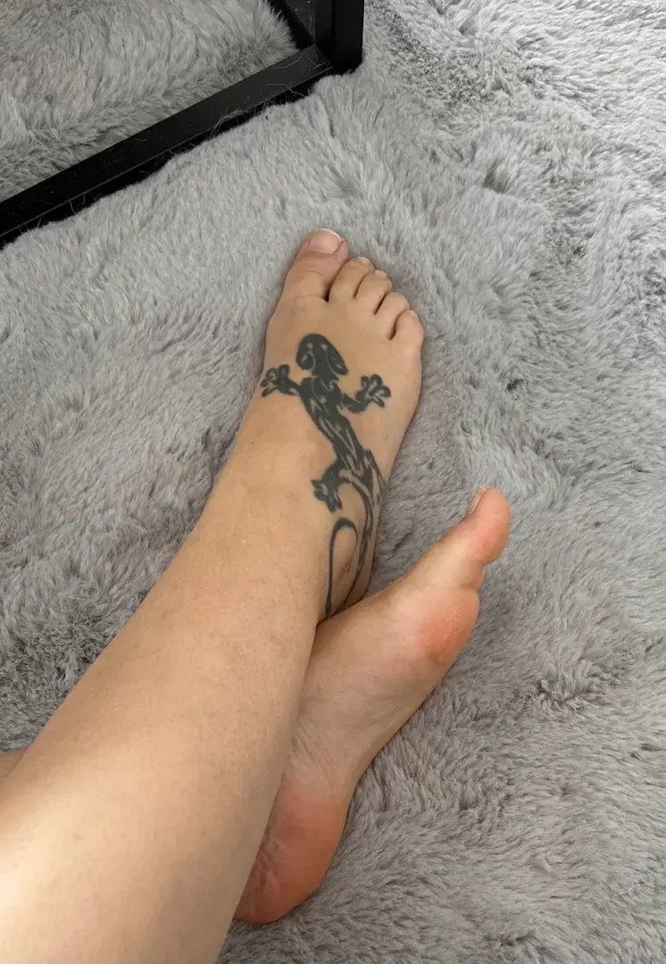 Leak & nude 1 — Tattoo_feet_