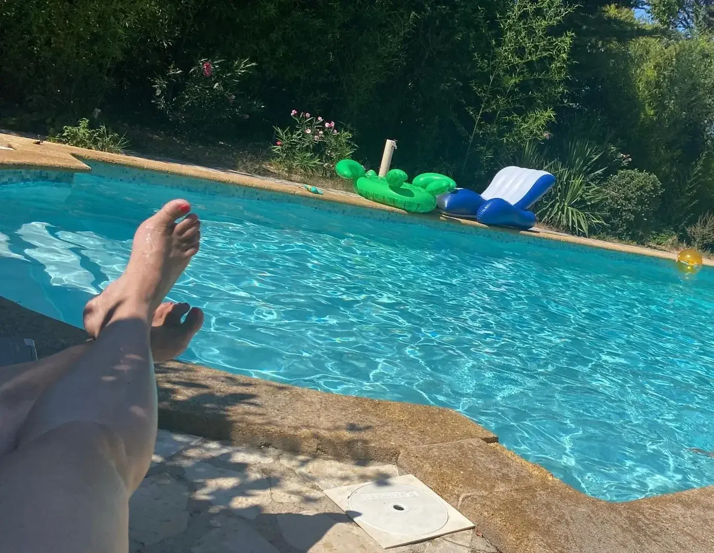Leak & nude 1 — Sansa_joli_pied