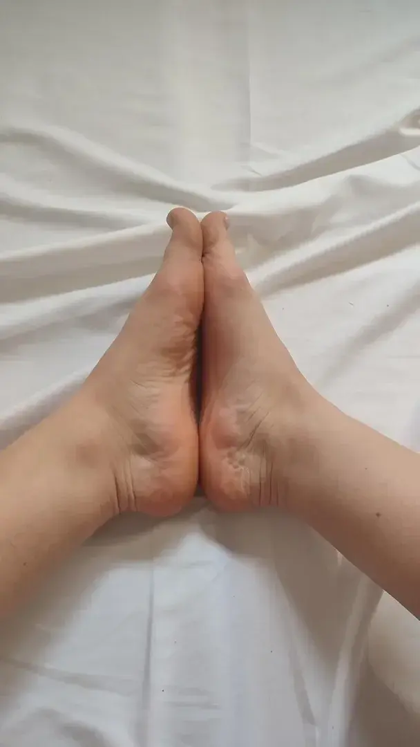 On varie les plaisirs 😏🦶👅👄Viens me parler, c'est gratuit 😘