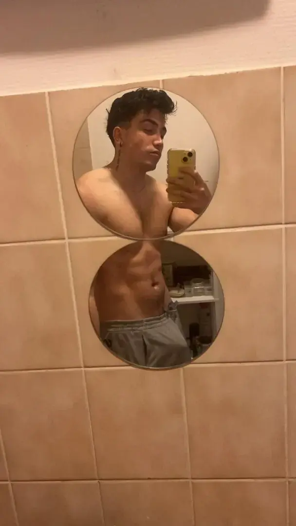 Je reviens bientôt pour de nouvelle baise bien hard 😏🥵