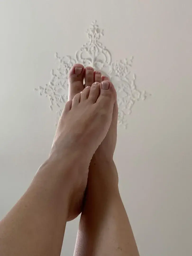 Leak & nude 1 — Feet-in-paris