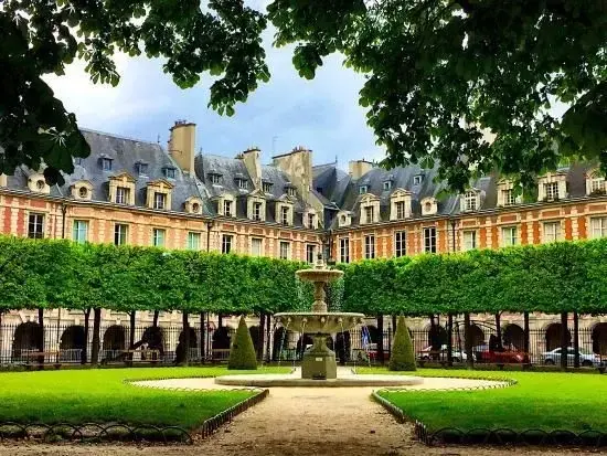 Photo de couverture de Feet-in-paris
