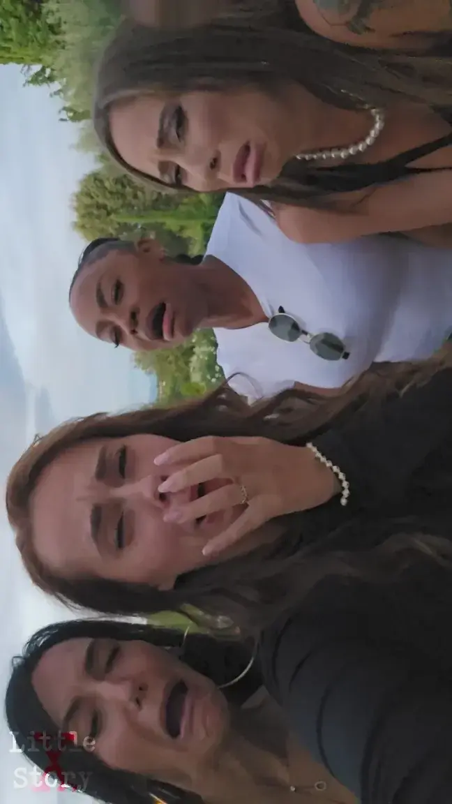 LITTLE STORY X : JOUR 6 - PARTIE 2 - EPISODE FINAL !COMPLET NON CENSURE GRATUIT DES TON ABO !Une fois les valises faites, les filles regroupent les gars au bord de la piscine, pour s'adonner à une orgie épique, comme pour mettre un point final aux vacances !PROCHAINE EMISSION : D'ICI QUELQUES SEMAINES !