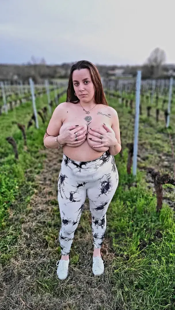 Leak & nude MYM — lyaa33 : « média » (MYM)