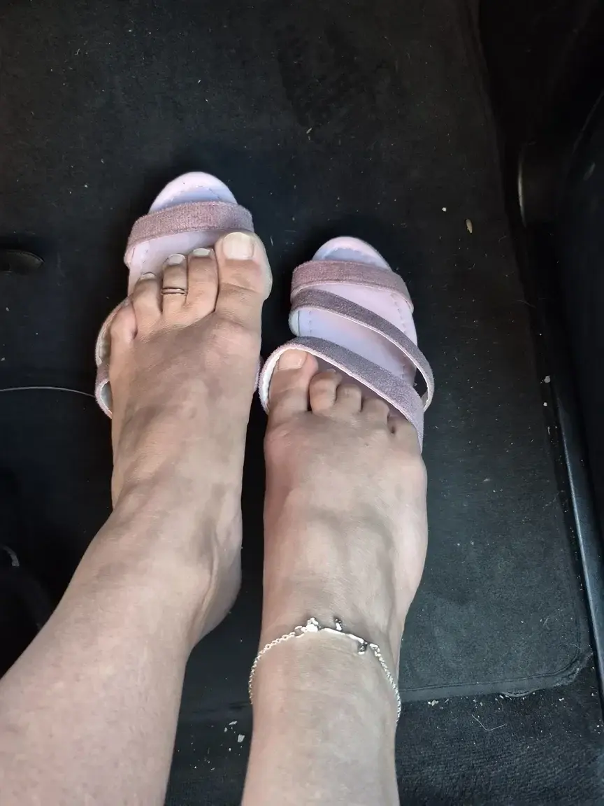 Petite bague et chaîne de pied