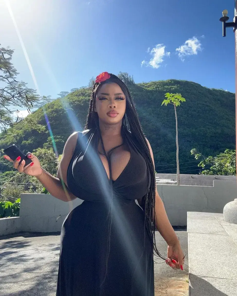J'ai envie d'obéir... Viens me donner des ordres en DM. L'abo est gratuit🤤