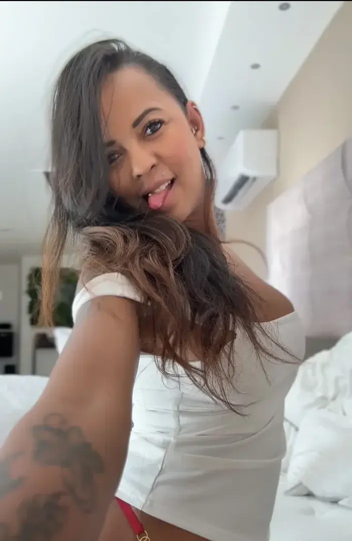 Leak public de miiana_model — « Des bisoux 💋 » (nude) sur MYM