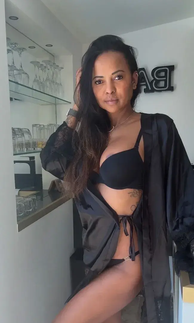 Leak public de miiana_model — « Que du hard 😈 » (nude) sur MYM