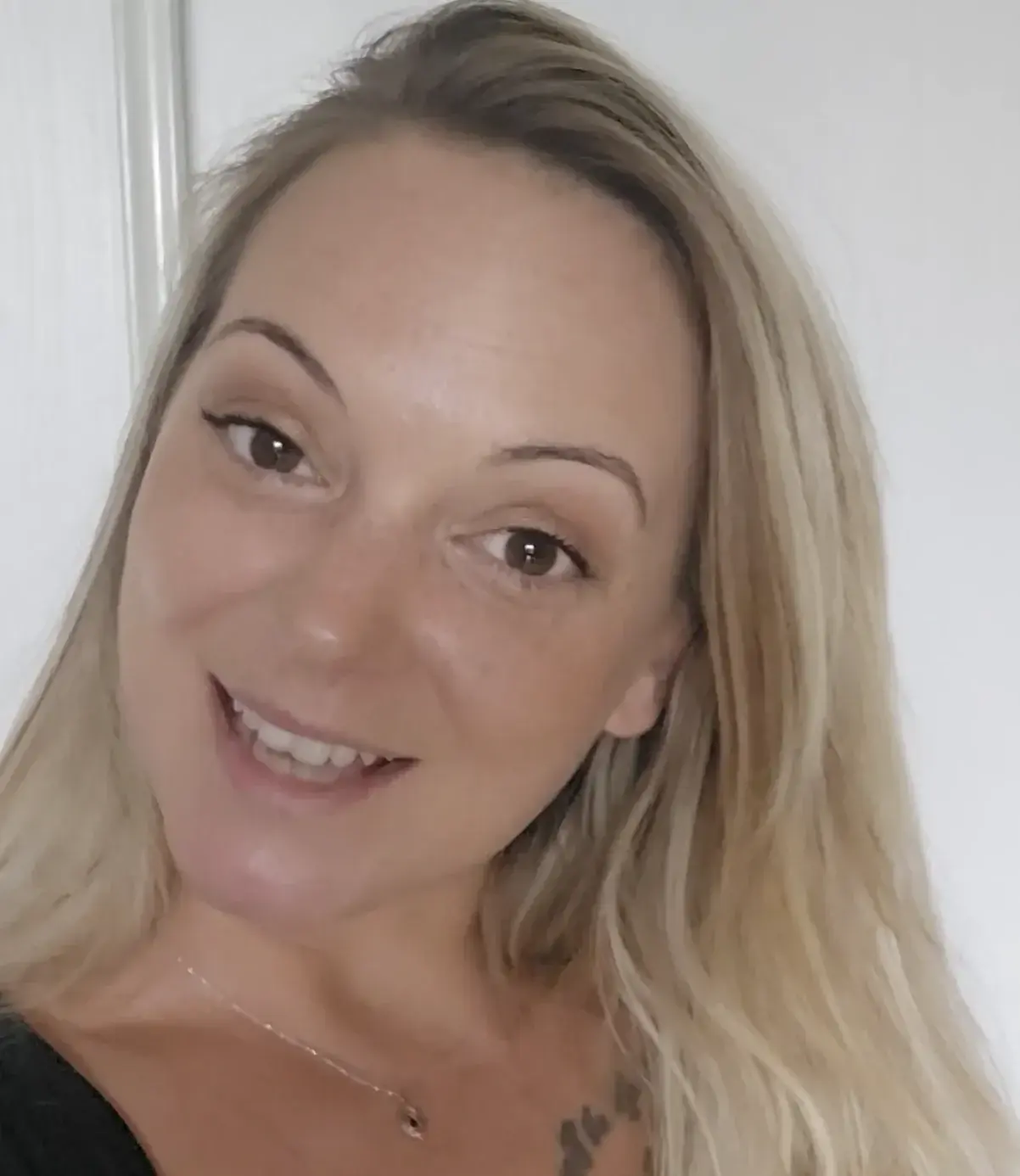 GOURMANDISE 127 – TOUR DE FRANCE – Hyères (83) - Sébastien 🍆Il a bien respecté mes conseils à la lettre pour réussir la bonne recette :Me mettre un doigt dans la chatte pendant qu'il me déguste le clito avant de m'enfoncer sa bitte dans ma petite chatte de s@lope 🙏👍🚀