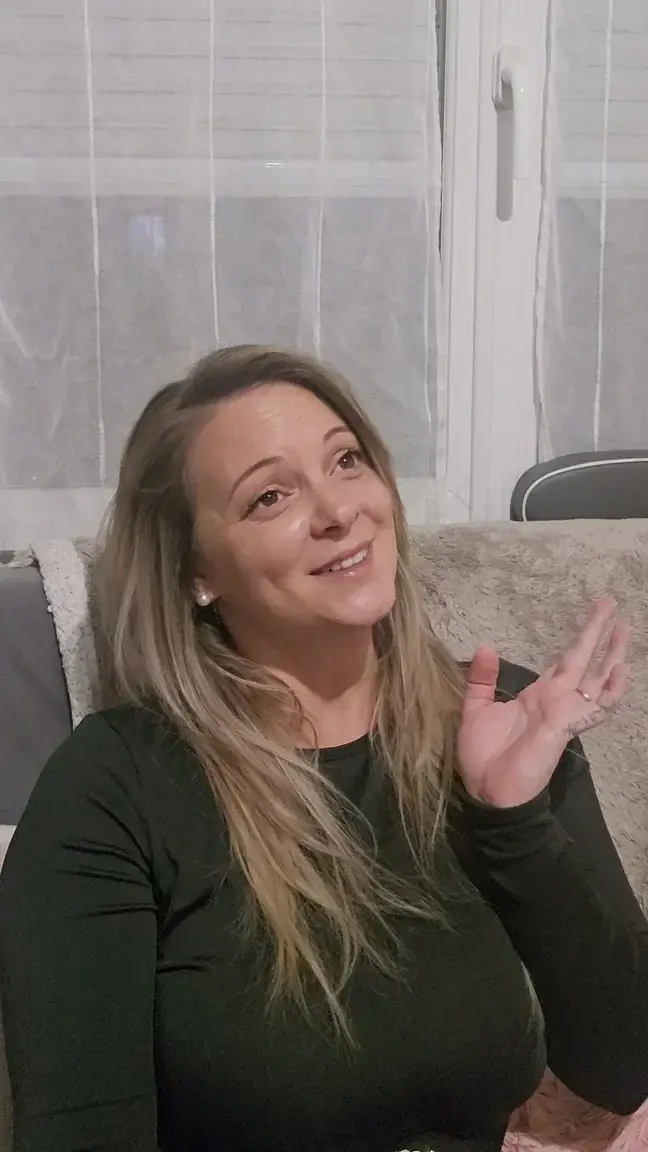 GOURMANDISE 136 – TOUR DE FRANCE – Athis-Mons (91) – Alex 🍆Ma gourmandise du jour est un jeune boulanger de 25 ans.  Il me dit qu’il sait très bien pétrir la pâte… mais moi j’avoue que j’avais surtout envie de m'occuper de sa grosse baguette. 😏