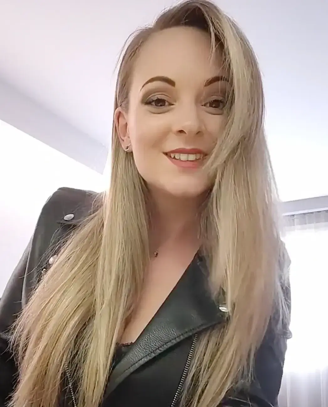 Leak & nude MYM — Tiffanyleiddi : « ✨ Des centaines de vidéos gratuites dès ton abonnement ! ✨ » (MYM)