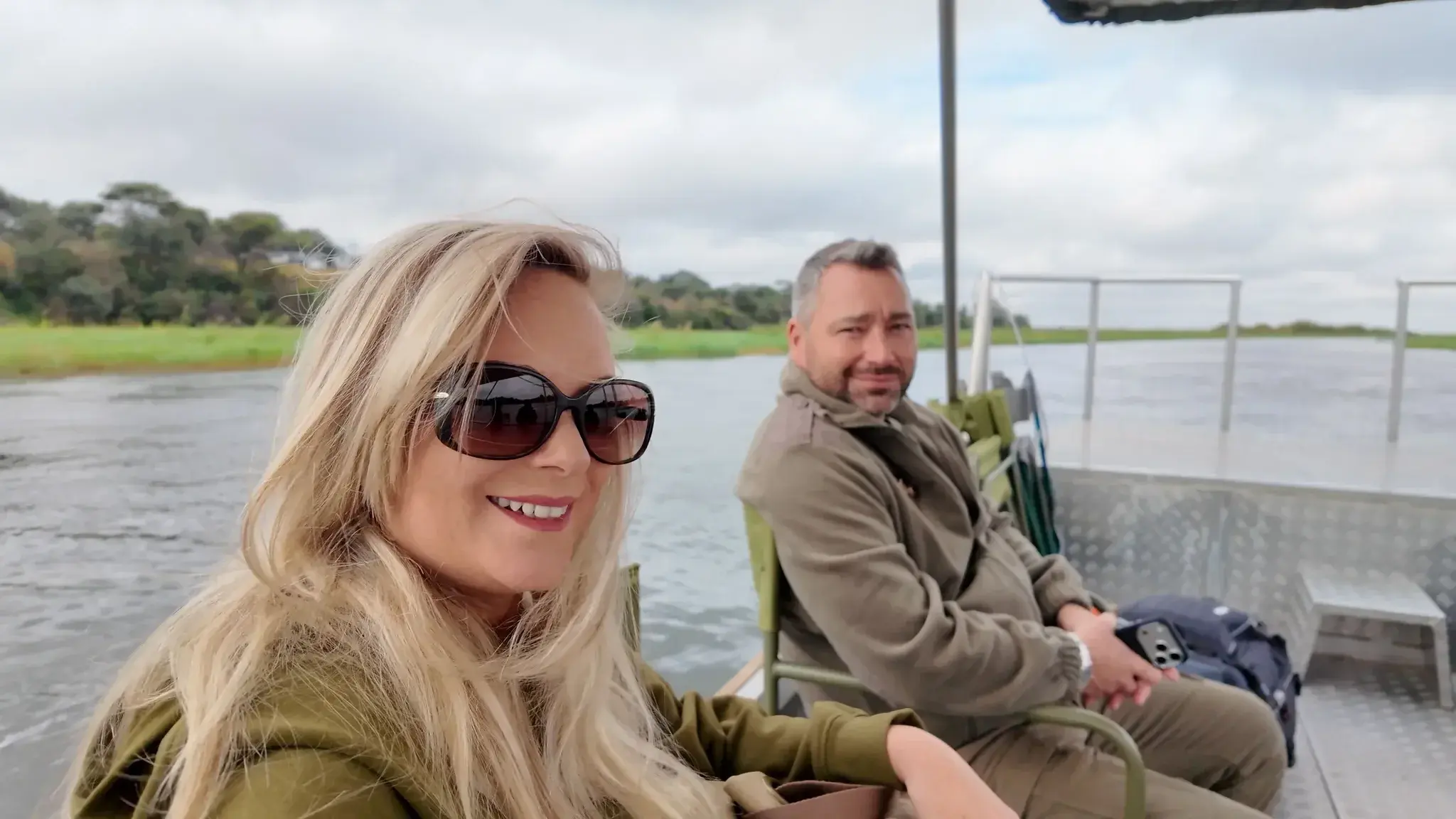 LES VACANCES DE TIFFANY - SAFARI 🦓🦁🐘3ème épisode de nos vacances en Afrique. Toujours de magnifiques paysages, la ********* avec les animaux sauvages, et Ricky qui en profite pour prendre en levrette son petit léopard préféré !