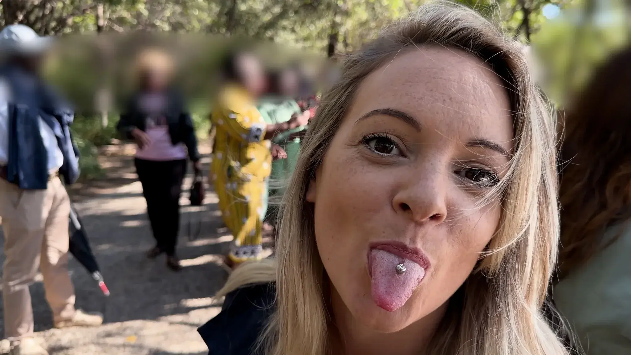 LES VACANCES DE TIFFANY - SAFARI 🦓🦁🐘Dernier épisode de mes vacances dans le sud de l’Afrique. Et je compte bien vider les couilles de mon homme plusieurs fois avant notre retour 😈 Au programme : Sodomie et double pénétration ! Attention, tu risques de kiffer…