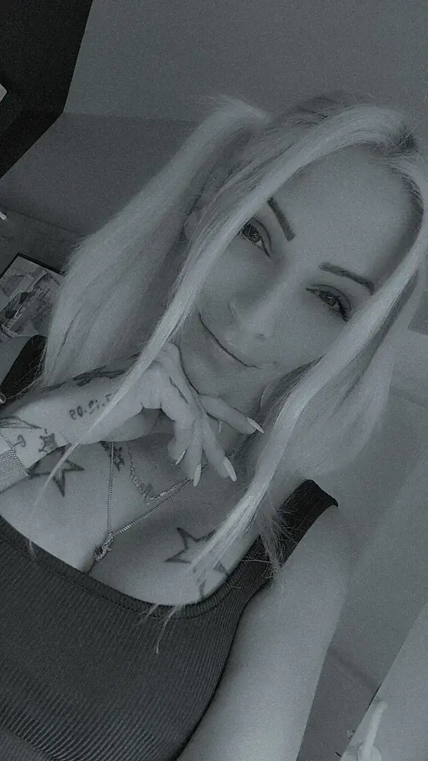 Leak & nude MYM — Divinekreine : « média » (MYM)